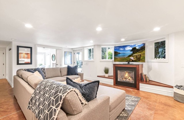 Spacious Modern Apartment in Queen Anne