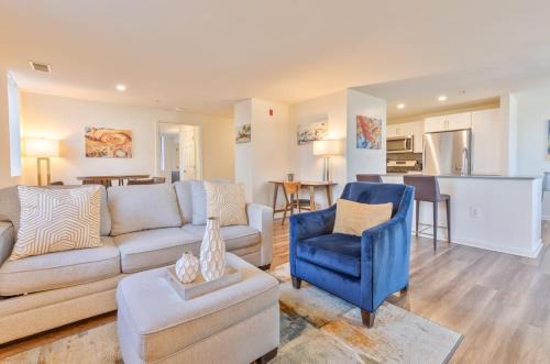 Spacious & Modern Apt