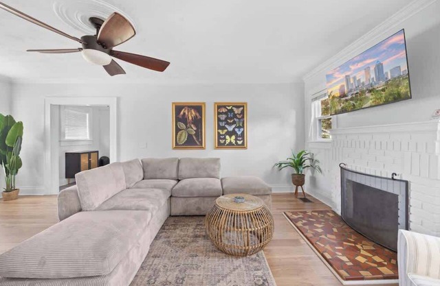 Spacious Modern Farmhouse w Private Patio ans BBQ