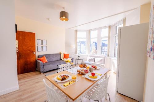 Spacious Modern & High Ceiling One Bedroom Apartment