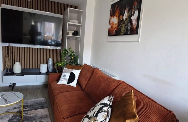 Spacious| Modern House |Close to Sites, beach,|Contractors, families welcome