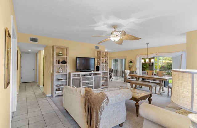 Spacious Naples First Floor Condo Minutes to Fifth Avenue South & Beaches