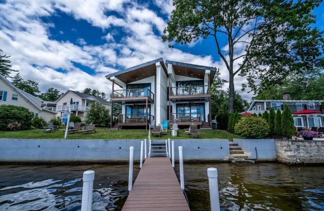 Spacious New Lake Front House w/Dock on Winnisquam
