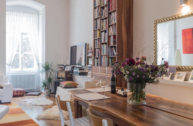 Spacious old town luxury apartment