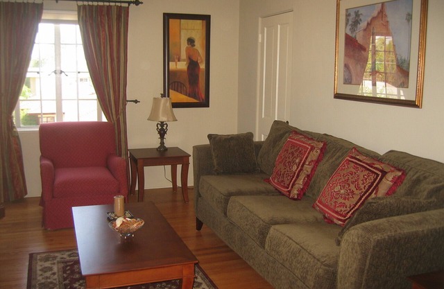 Spacious One Bedroom Apartment- Alternative to Corporate Housing