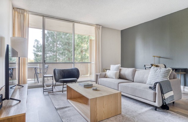 Spacious Palo Alto 1BR w/Gym, Pool & Lounge, nr tech HQs, by Blueground