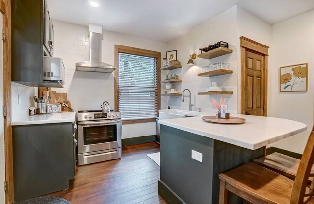 Spacious Pet & Family-Friendly Home for 9+ Guests
