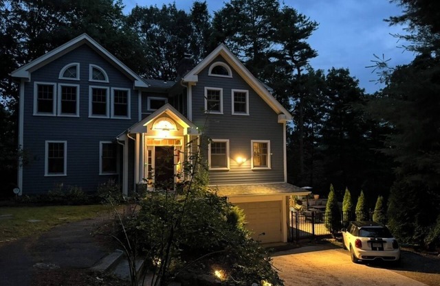 Spacious private 4-bedroom house in lovely Newton