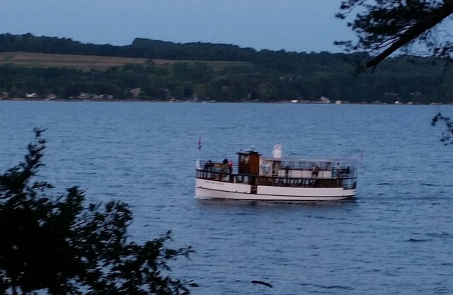 Spacious, private, very desirable 3-bedroom lakefront cottage in the FIngerlakes