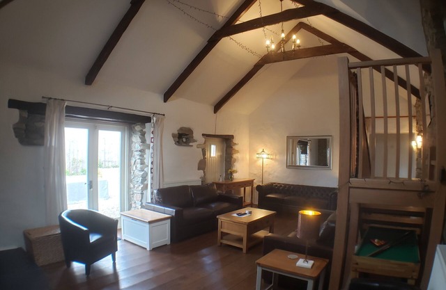Spacious, Quality, Pet Friendly Barn Conversion. In lovely rural setting.