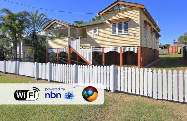 🏞 Spacious Queenslander Overlooking River & Park 🏞