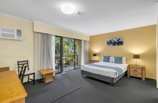 Spacious Room Ideal for Biz & Leisure.