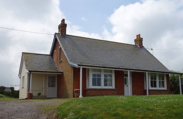 Spacious rural bungalow, disabled friendly, sleeps 2-10, 4 bedrms, 3 bathrooms.