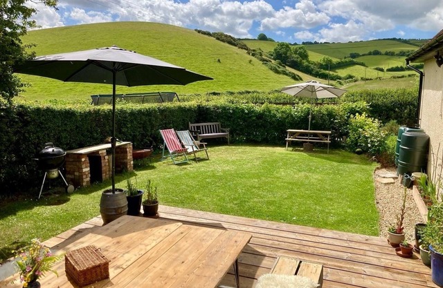 Spacious Rural Cottage with Amazing Views, Nr Exeter