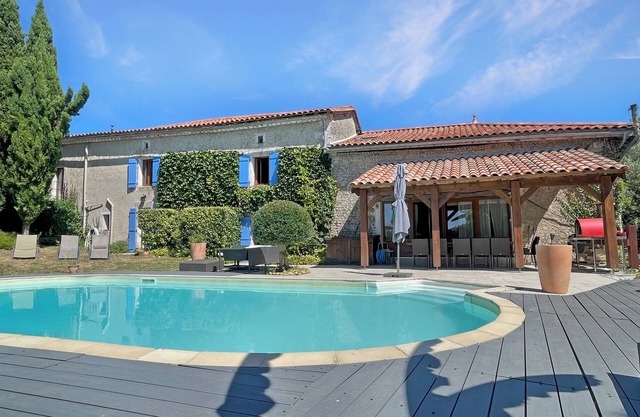 Spacious rural get-away with pool & yoga studio. Perfect for family groups