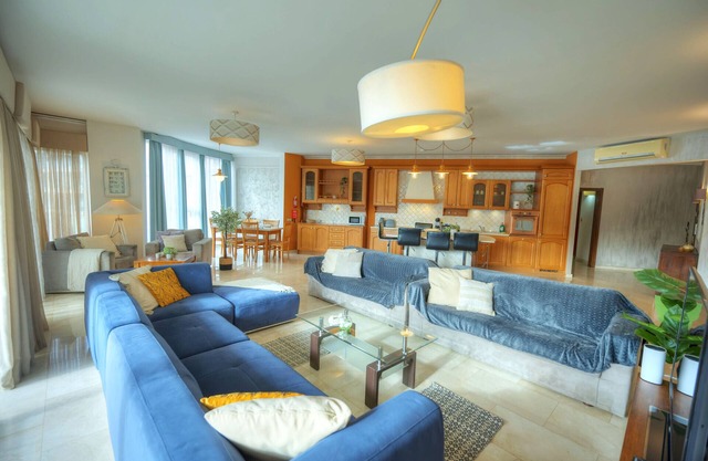 Spacious Seafront 3bedrooms, seaview balcony GOTAX1-1