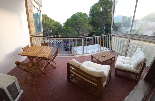 Spacious Studio 5 minutes walk from the beach, air conditioning, WIFI, Terrace