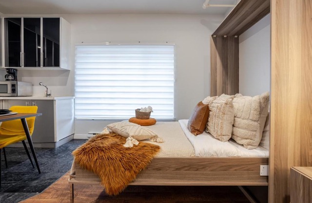 Spacious Studio on Bishop - Hot Spot Dtown MTL