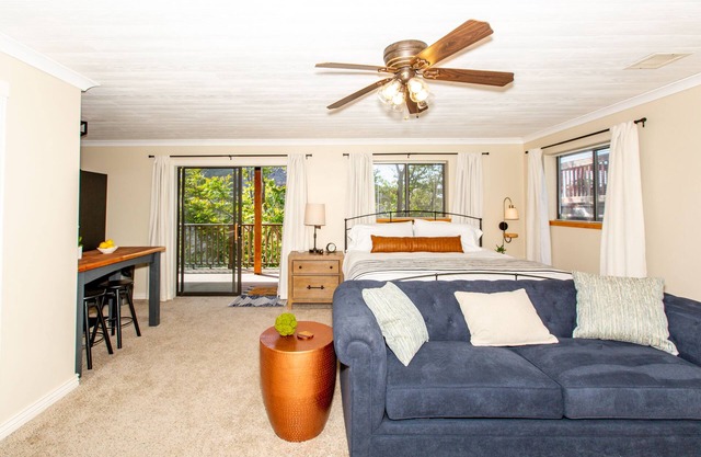 Spacious Studio with a Kitchenette, Private Deck, Firepit in Historic Jerome