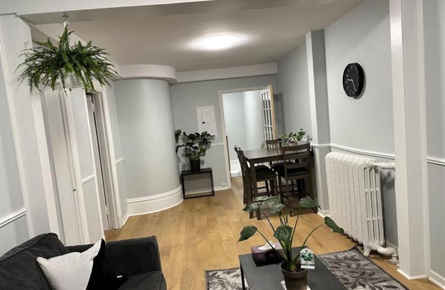 Spacious Stylish Gem Steps from the Pier