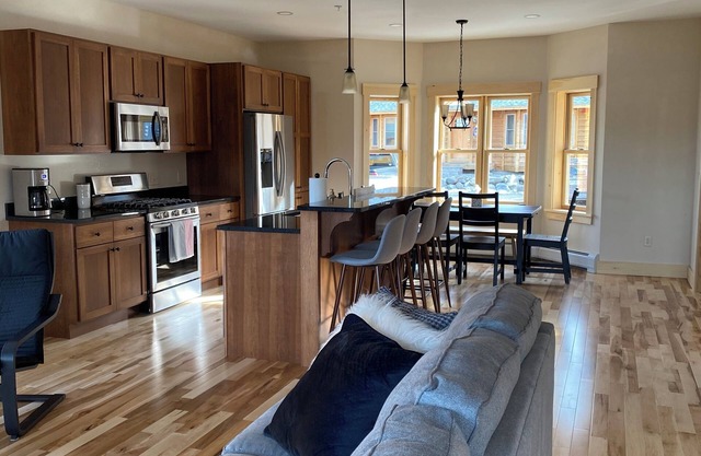 Spacious Sugarloaf Condo