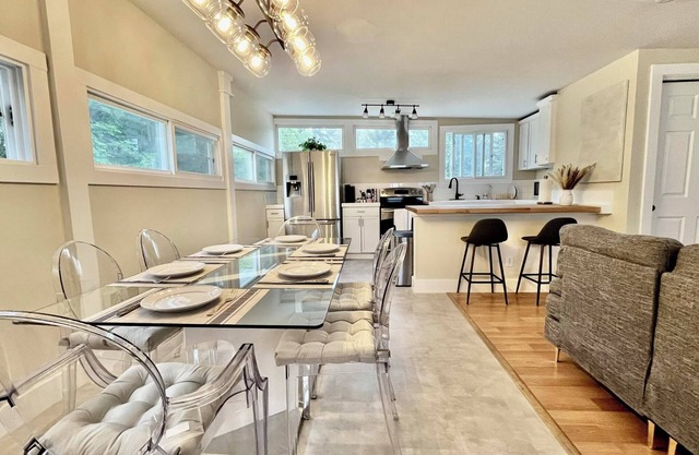 Spacious + Sunny 2B1BR 5 mins from Seatac