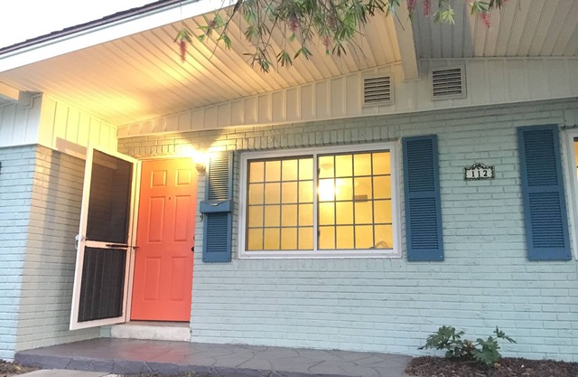 Spacious & Sunny, Beach Cottage - Walk to Beach