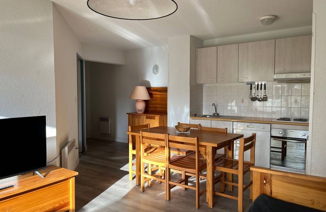 Spacious T2 for 6 with Balcony, Near Slopes, Free Spa Access, Peyragudes