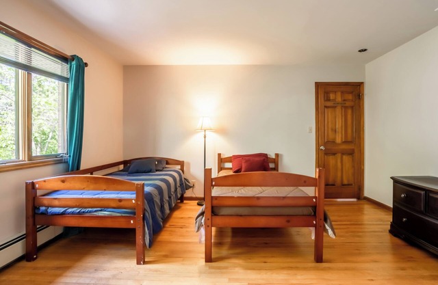 Spacious 5-bedroom apartment with AC and WiFi in charming Parsippany-Troy Hills