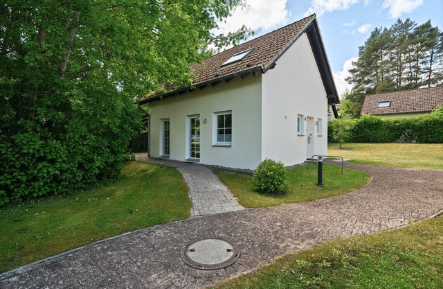 Spacious vacation home Zander with garden and close to the lake in Fünfseen