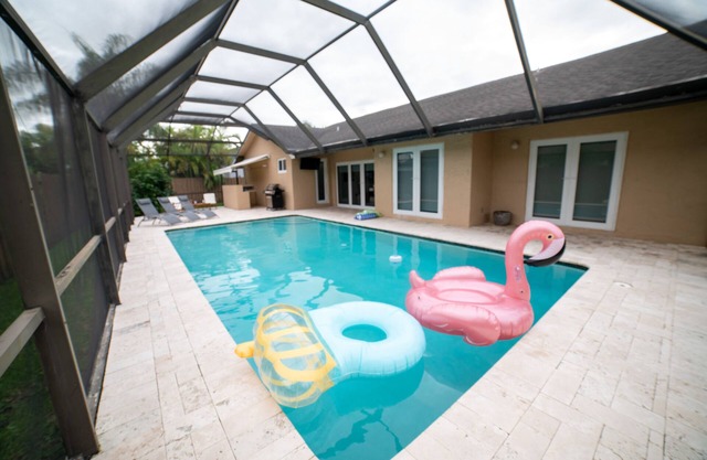 🏖Spacious Villa 🌴 4-Bedroom with Heated Pool 🤩🔥