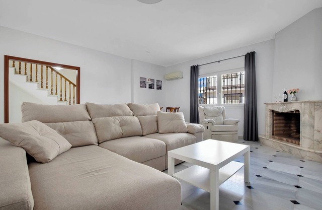 Spacious villa 5 min from the airport. Ideal for families and large groups