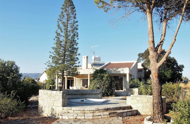Spacious Villa In Pareklisia - 3 Minutes To The Sea, Great Views And Jacuzzi