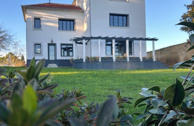 Spacious villa overlooking vineyards and mountains - Peace and quiet guaranteed!