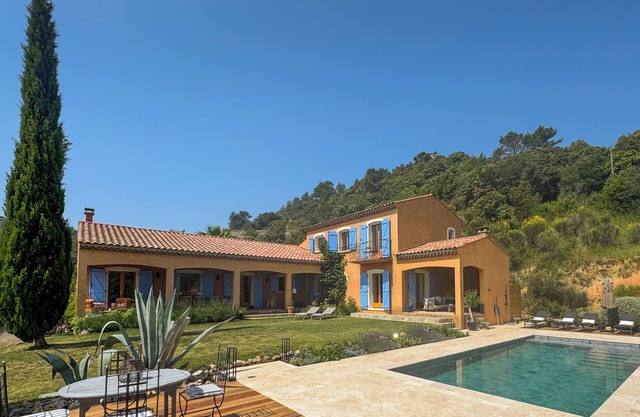 Spacious villa with views, between Saint-Chinian and Assignan.