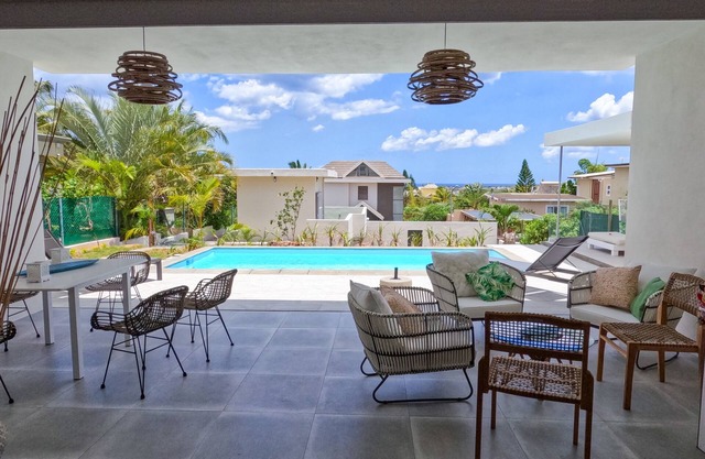 Spacious Villa with Private Pool and Fully Equipped Kitchen - For 6 Pers