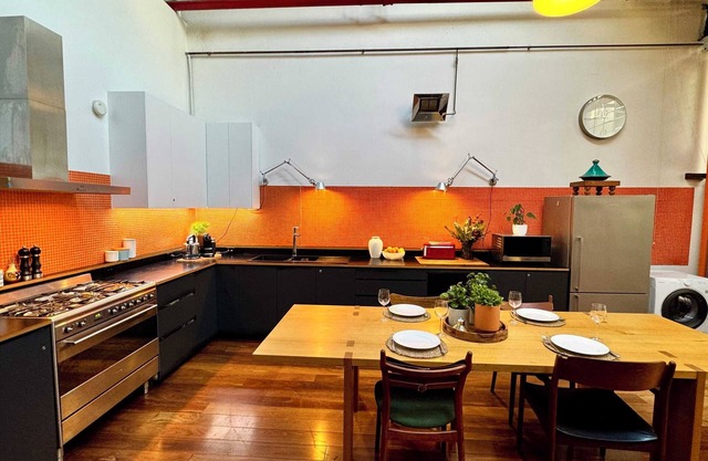 Spacious Warehouse Conversion, 2 Bdrms & Parking