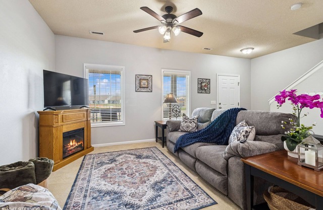 Spacious Waukee Condo, 3BR, fully furnished, attached garage, 2 pools, Pets ok!
