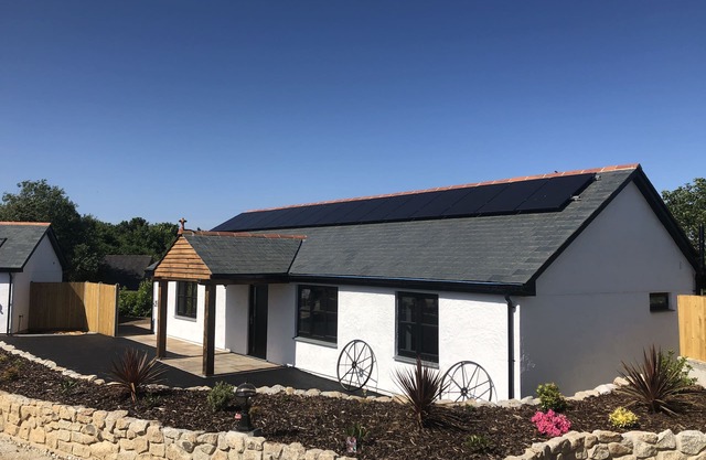 Spacious Wheelchair Accessible 2 Bedroom Cottage with Hot Tub