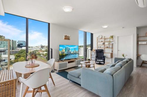 Spaciously Bright 1-Bed Apartment