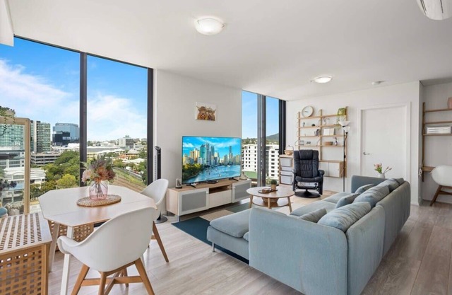 Spaciously Bright 1-Bed Apartment