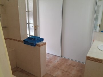 Spacy 2room apt in the center of Kiev