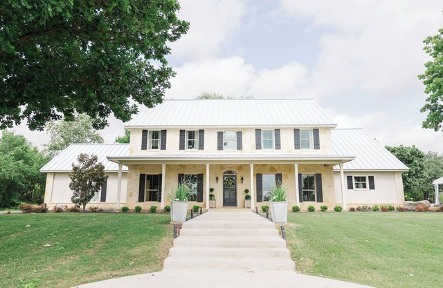 Sparrow Field Estate in Hondo, TX
