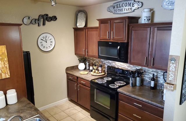 Special amenities (such as hot tub or deck)