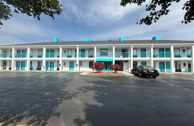 Special boutique hotel in Oxford, Alabama with a variety of themed rooms!
