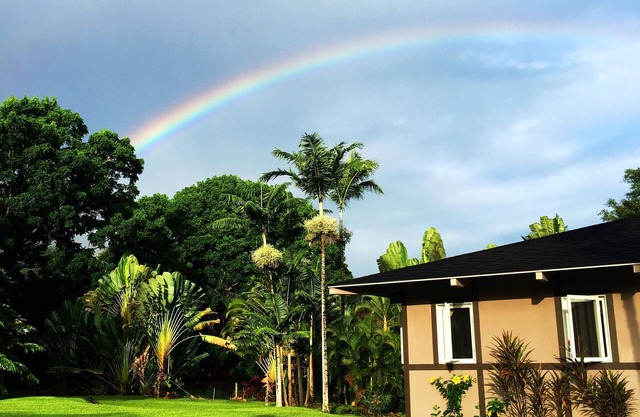 Special quiet, romantic, cozy home in a special place, Heavenly Hana. Lucky you!