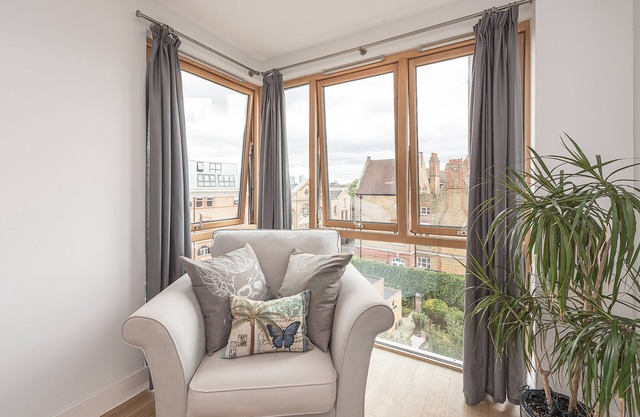 *SPECIAL SEPTEMBER OFFER* Luxury East London Apartment