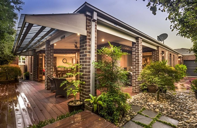 Specious ex-display 5 BDR house,upto 15 guests - Williams Landing