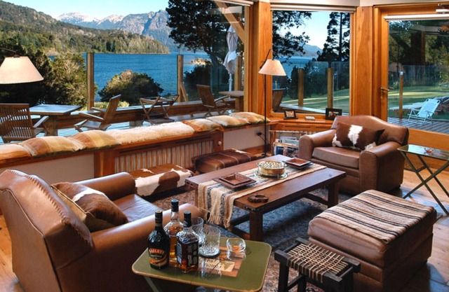 Spectacular house by the Nahuel Huapi lake