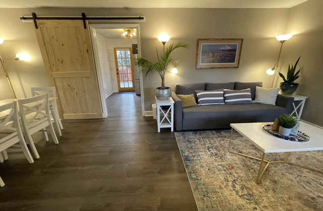 Spectacular Choice: Sleeps 6, Your Dog Welcome Too